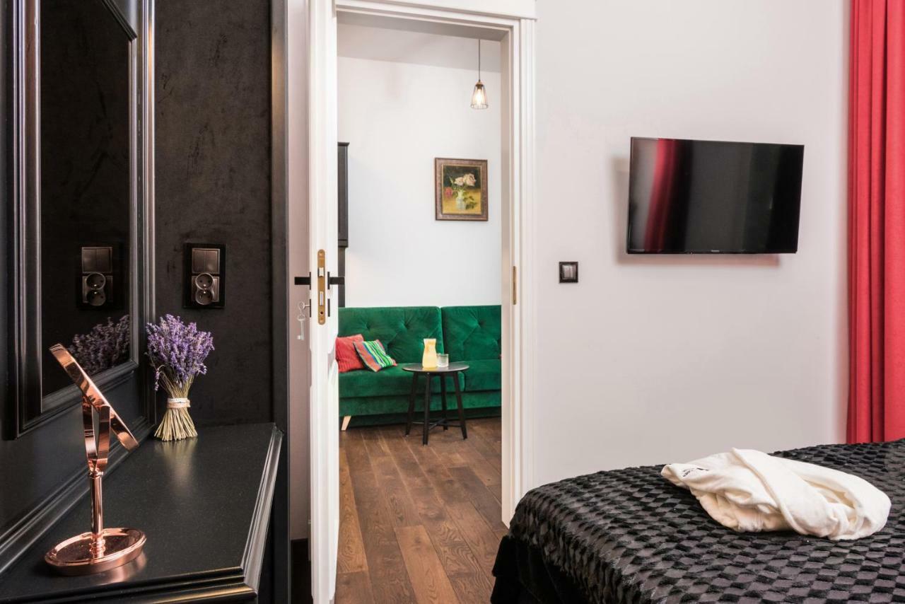 Wooden Horse - New Apartment - Old Town คราคูฟ ภายนอก รูปภาพ